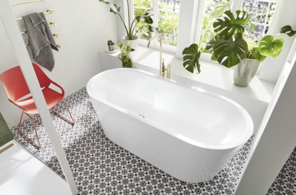 Contemporary Freestanding Oval Fiber Bath: A Perfect Addition to Modern Homes
